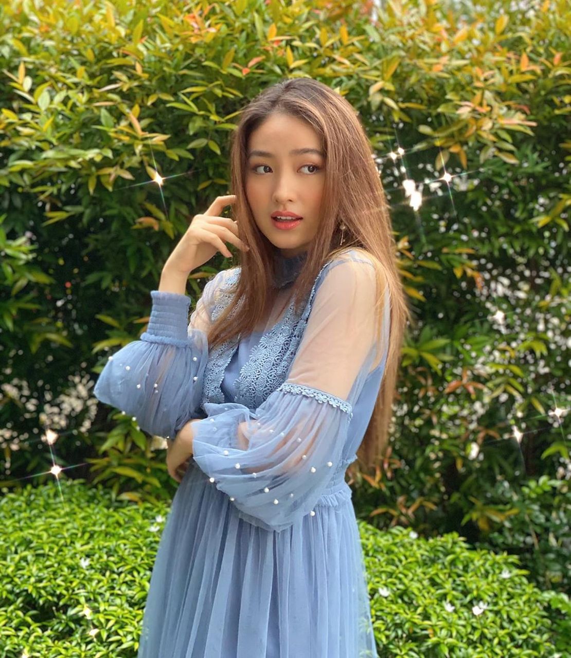 印尼女模natasha出生于1998年,在ig上po出生活照气质典雅,给人亲近的