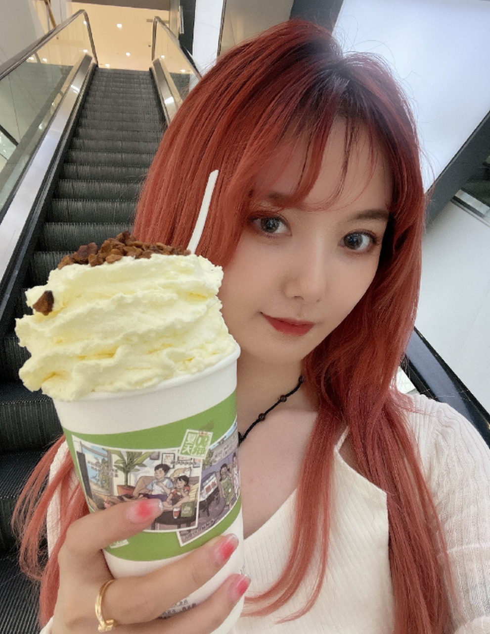 美妆博主温精灵和颜九因为周杰伦演唱会的门票发生了争执,双方在抖音