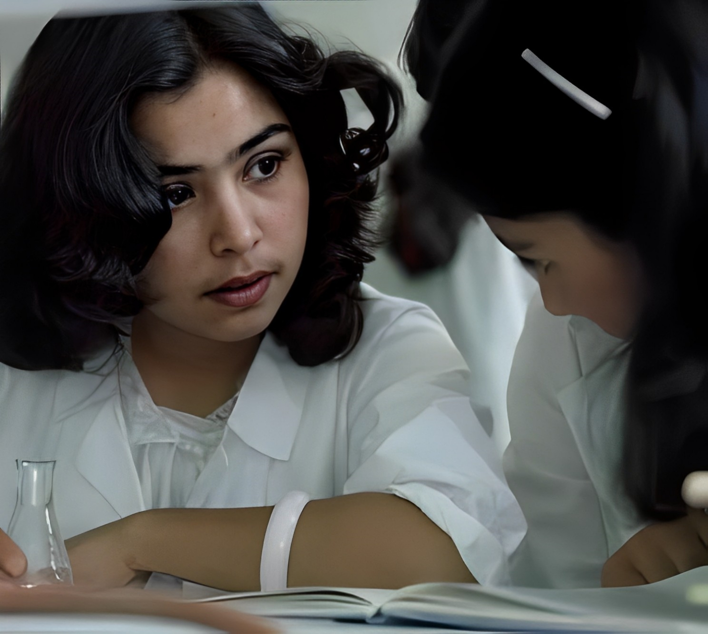 可是,今天的阿富汗女孩无法想象这种自由曾经存在过.