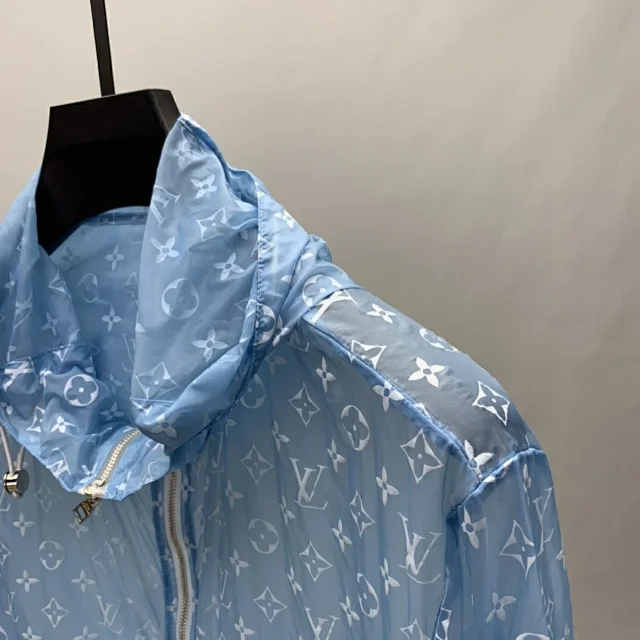 今日分享:lv 潮流logo休闲防晒衣 定制梭织面料 舒适透气,速干面料