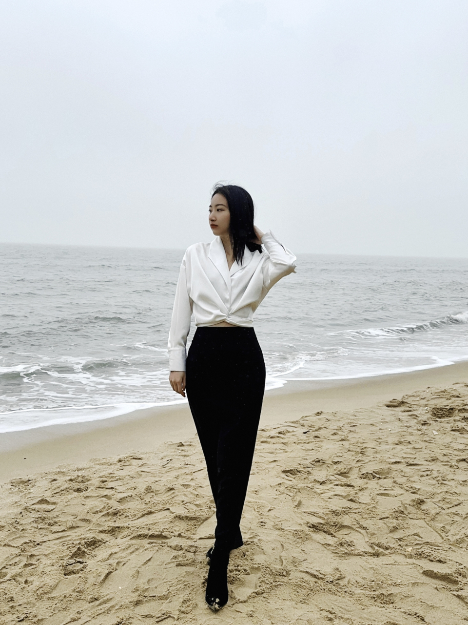 浅仿一下巩俐戛纳名场面  这次是真的到海边了,冒雨拍照也是真的很拼