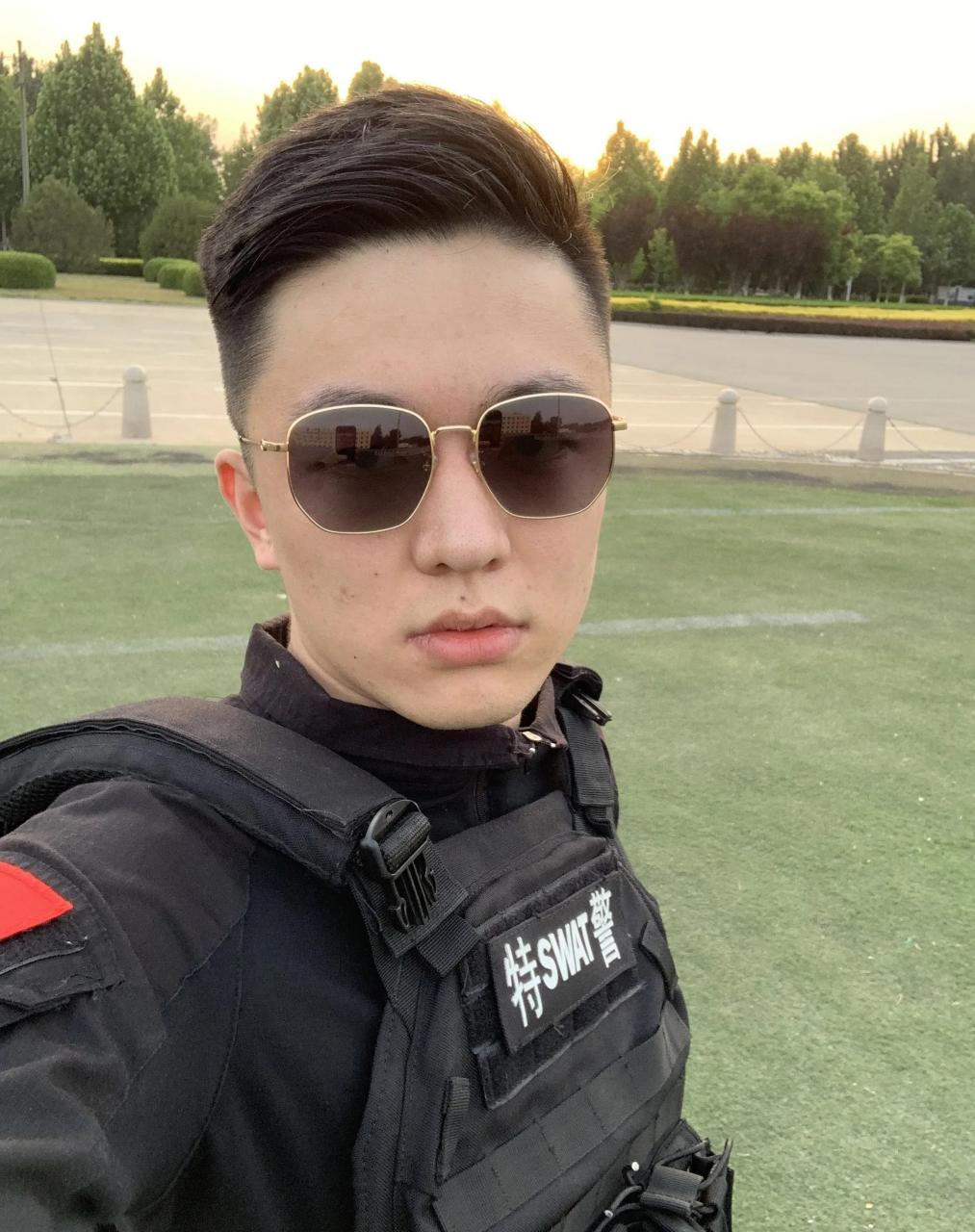 她们认为找警察女婿帅气,安全,有面子