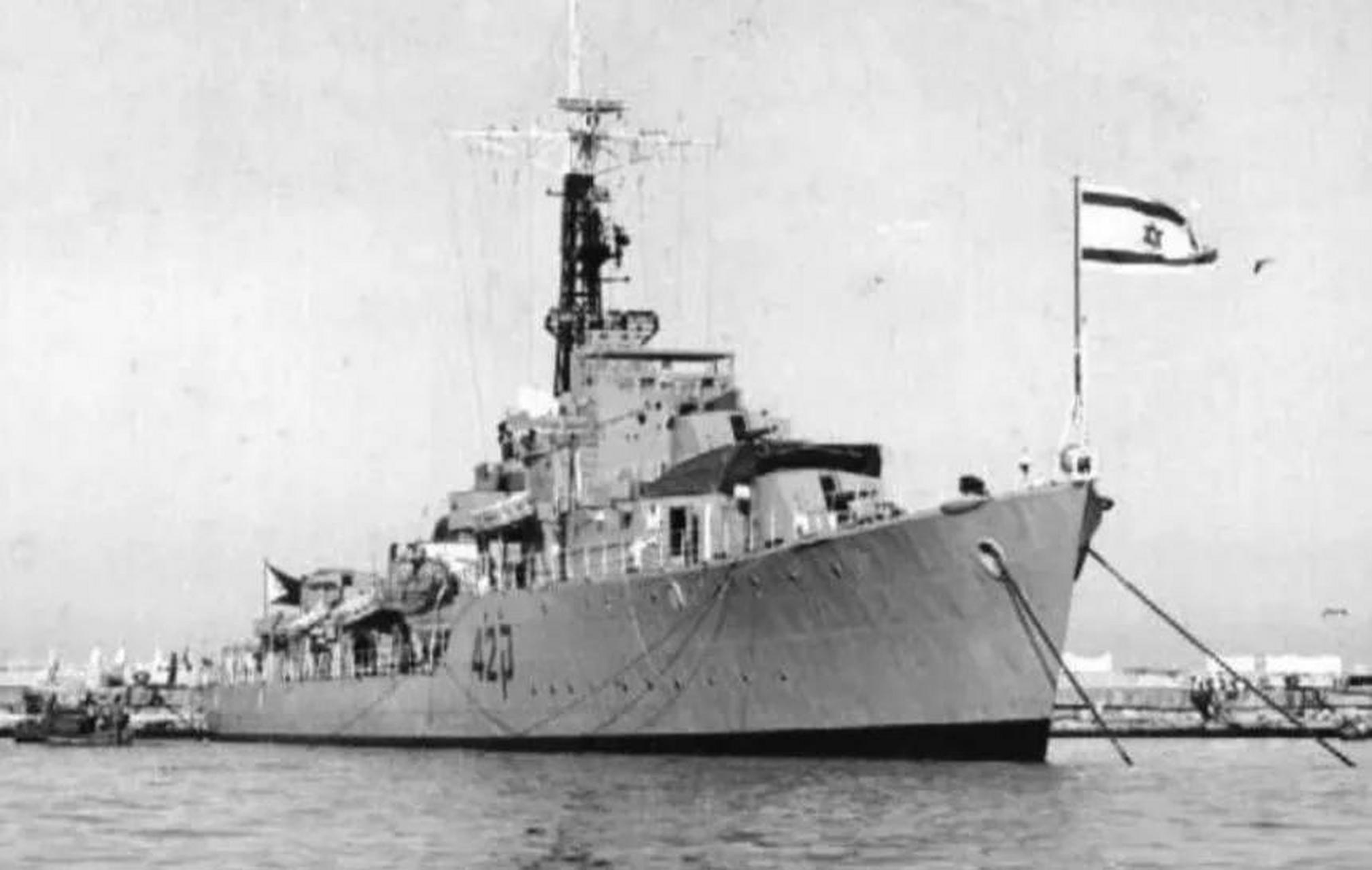 1967年,以色列海军最大的一艘战舰,大摇大摆来到埃及塞德港外,埃军的3