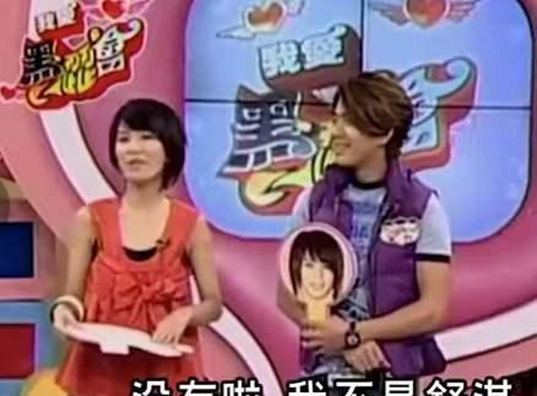 一次,主持人问田馥甄"你跟王力宏在交往吗?