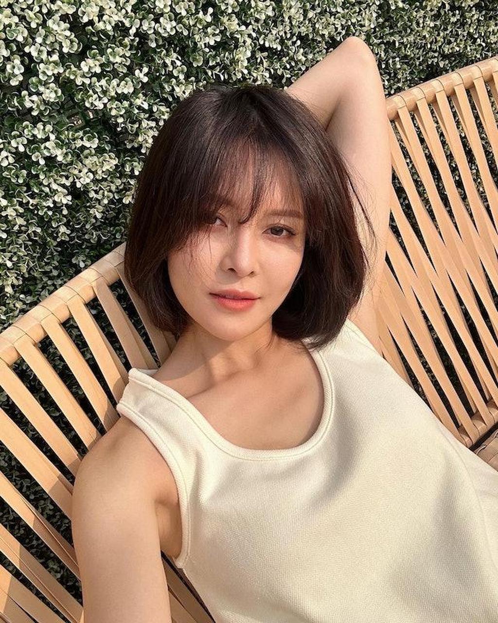 现年33岁的张曦雯(kelly) 向来样靓身材正,是不少人心目中的女神,且无