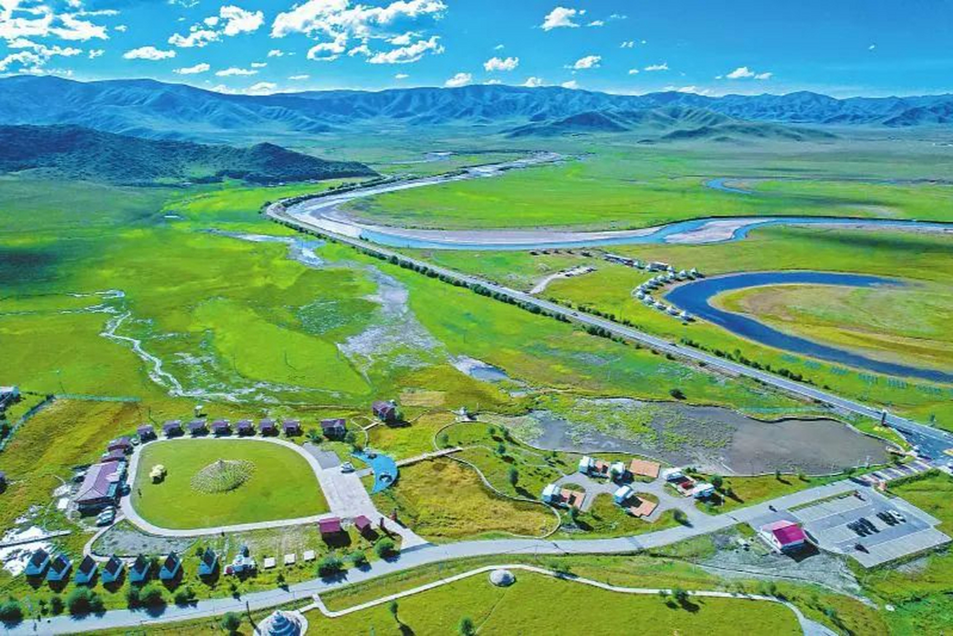 四川红原大草原,地处青藏高原东部边缘,这里不光风景优美,而且这里