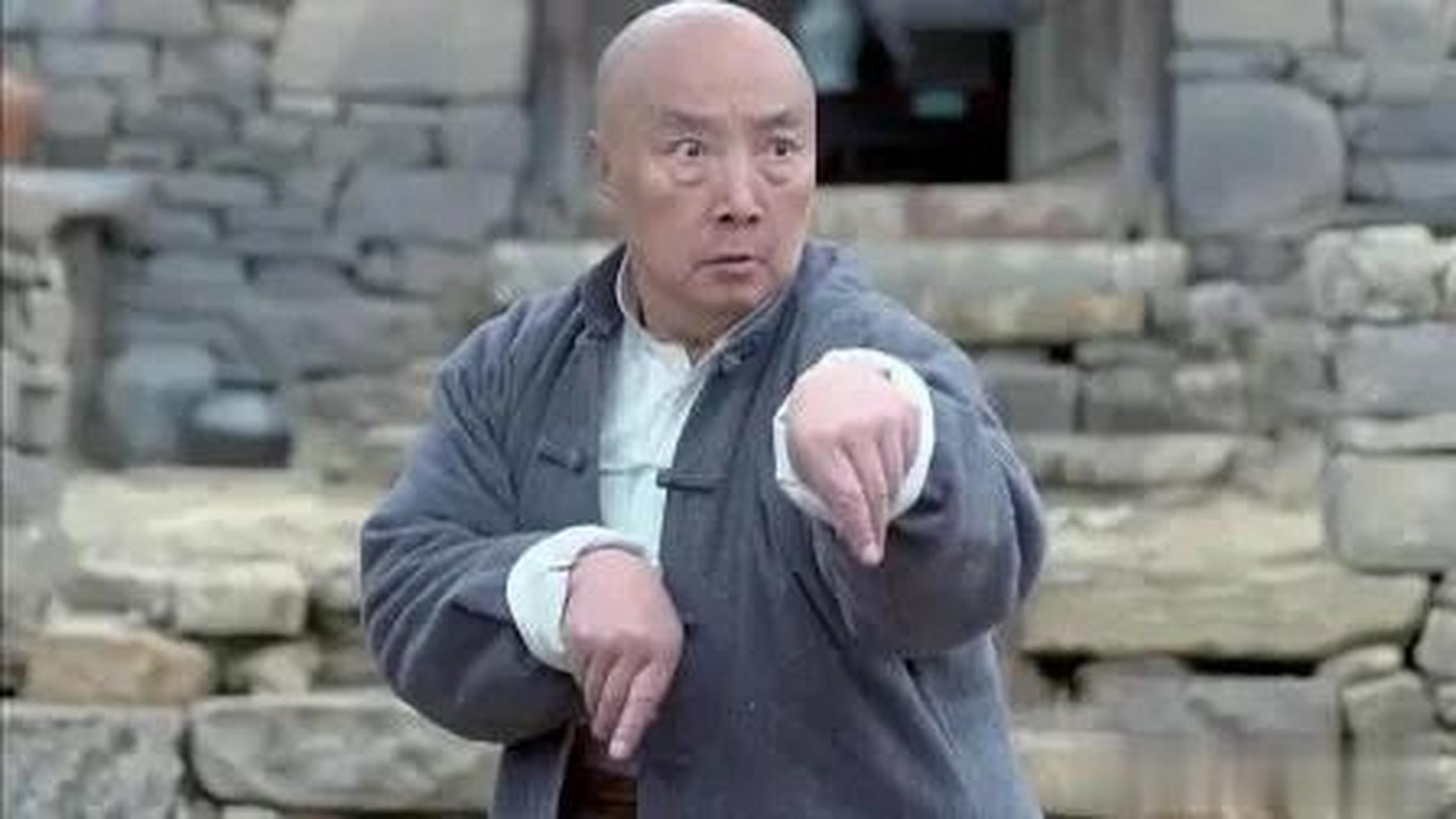 演员于海,功夫了得,吴京称他为真正的大师,而计春华也说他的螳螂拳又