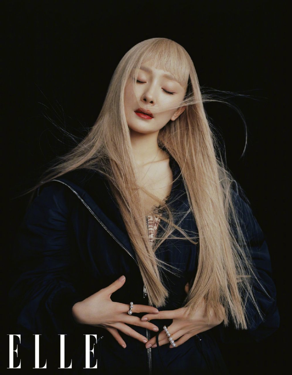 【杨幂金发摩登大片】 #杨幂金发# 杨幂 x《elle》,金发红唇,性感腰线