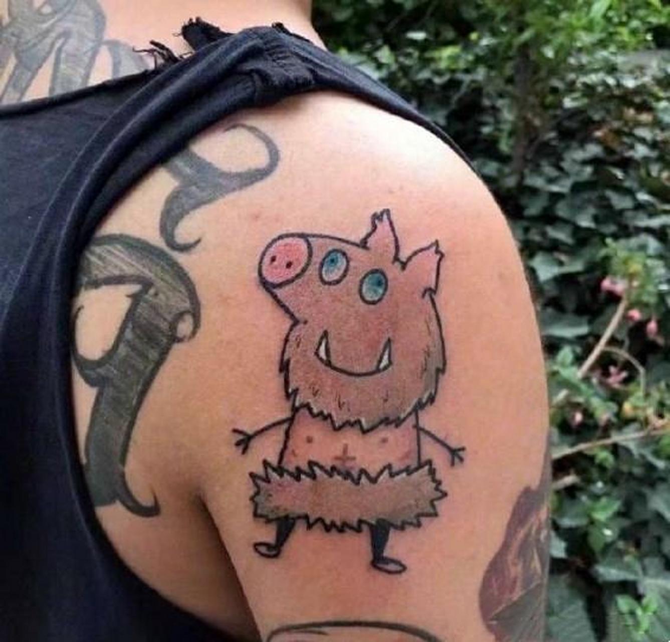 你们说,年轻人在胳膊上像这样纹个小猪佩奇,是不是就没有人敢欺负你了