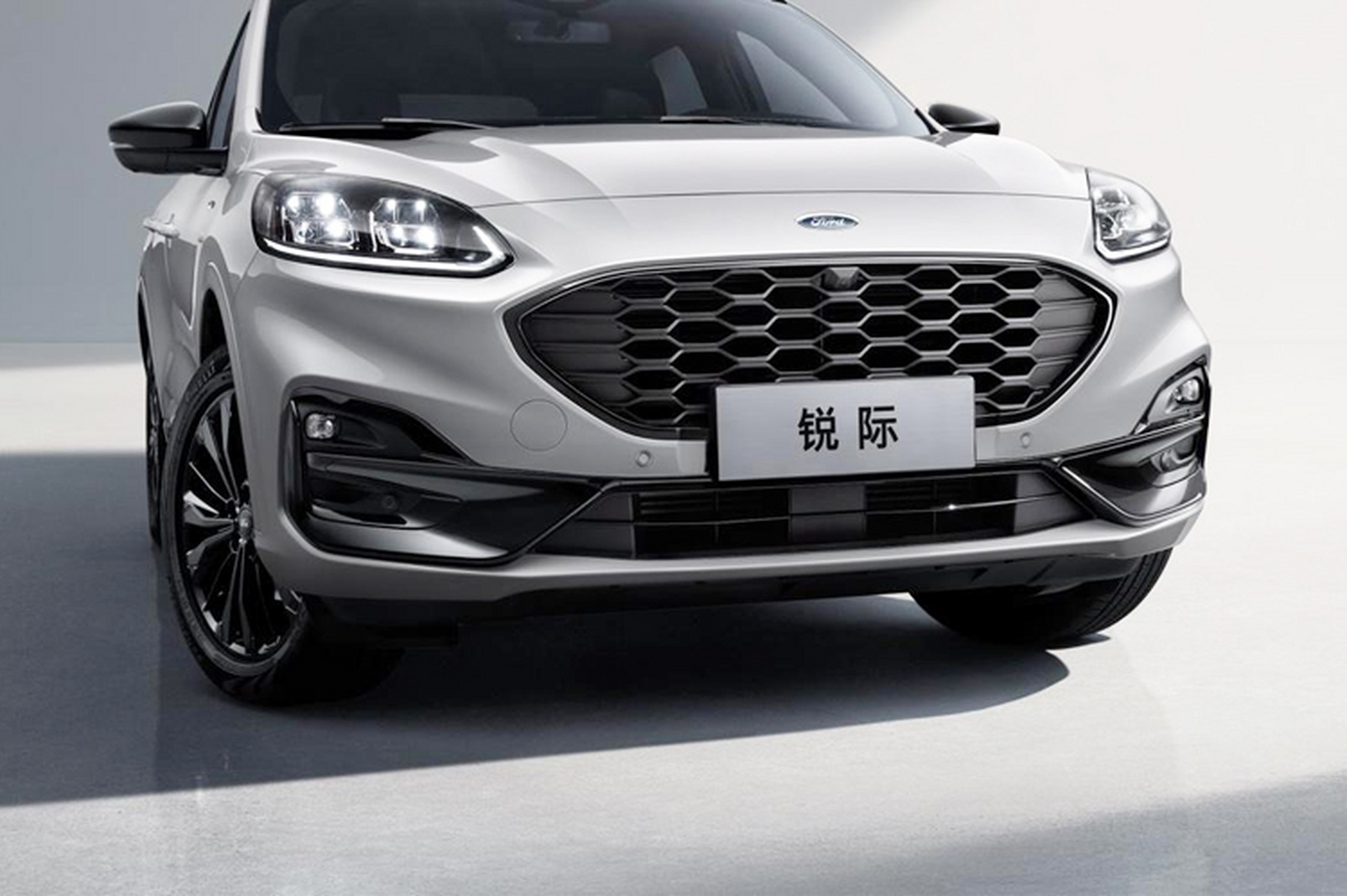 近日,2024款福特锐际正式上市,新车是小改款车型,只是小幅度修改了外
