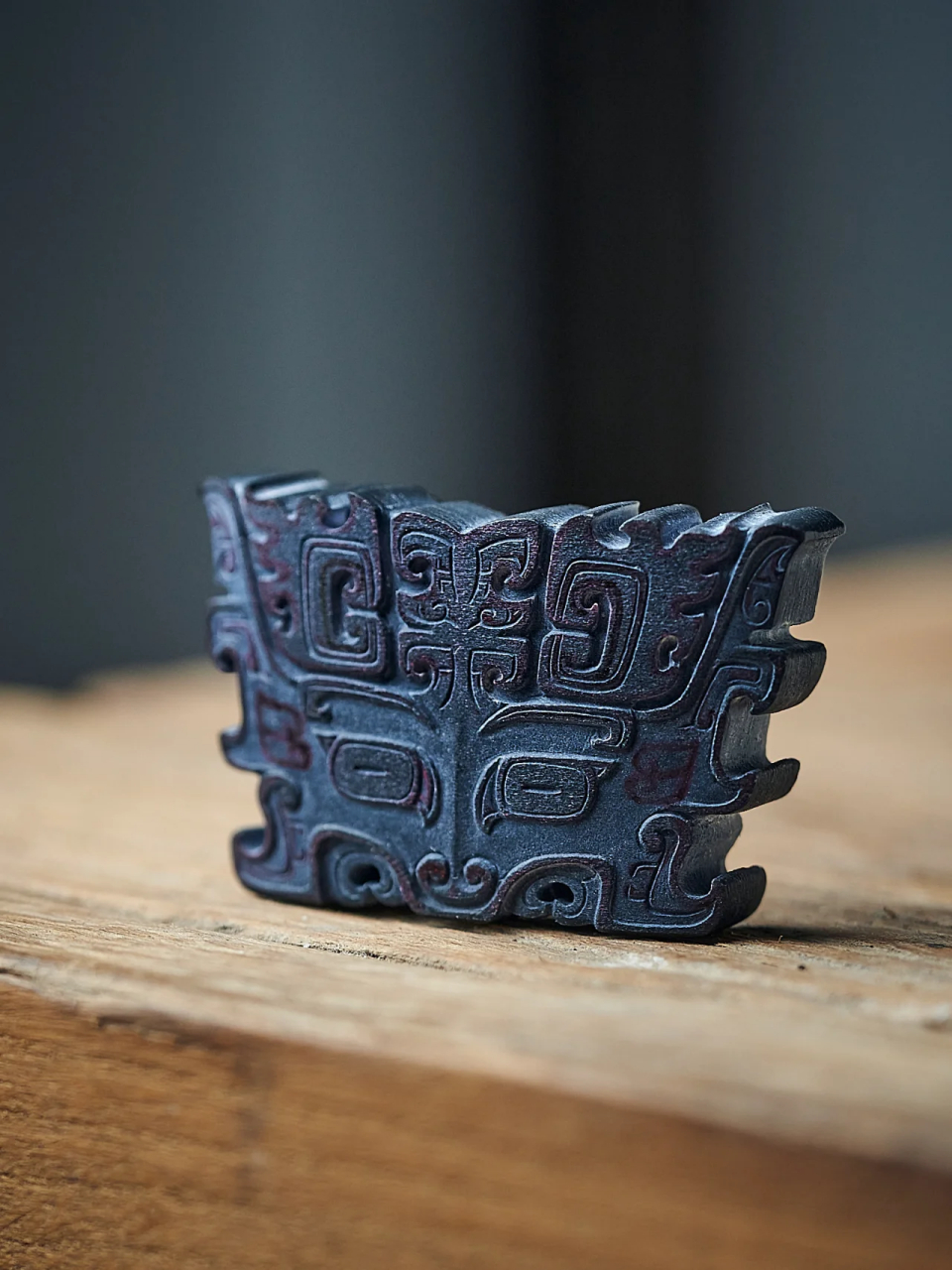 兽面手牌  饕餮纹腕牌  饕餮纹作为传统纹饰图案中最优秀的作品之一