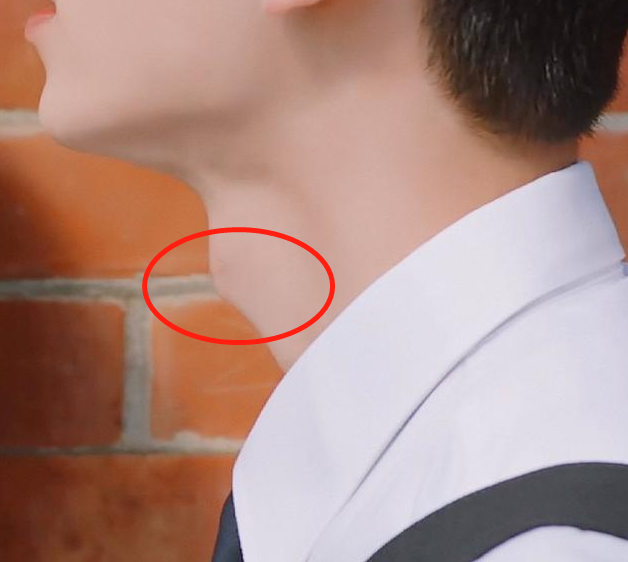 如果发现孩子长喉结,变声,说明孩子已经处