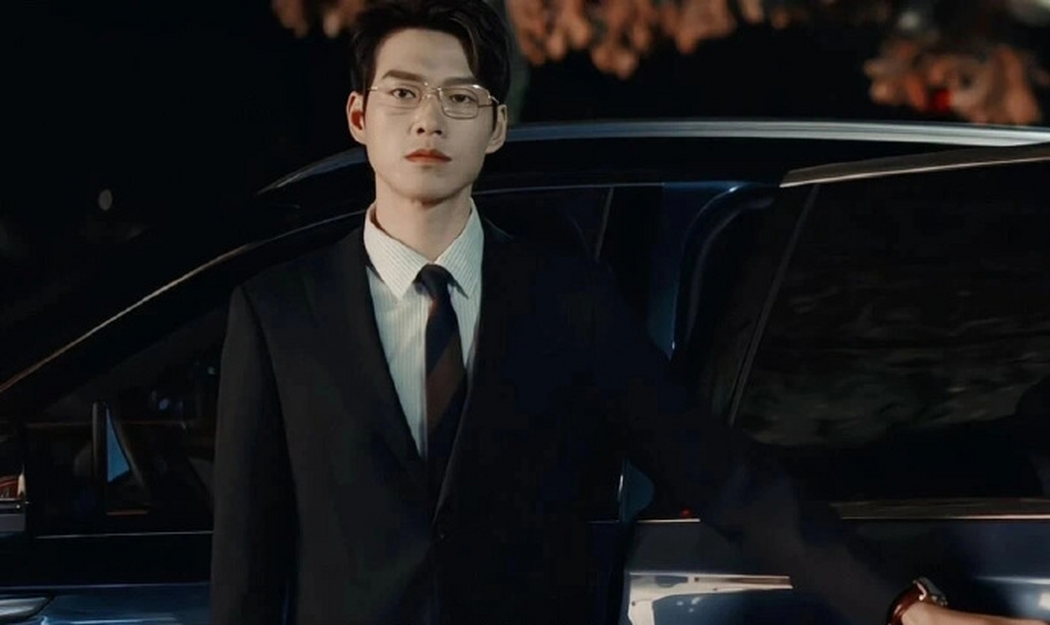 近日,魏大勋凭借电视剧《我的人间烟火》中孟宴臣一角让他的热度和