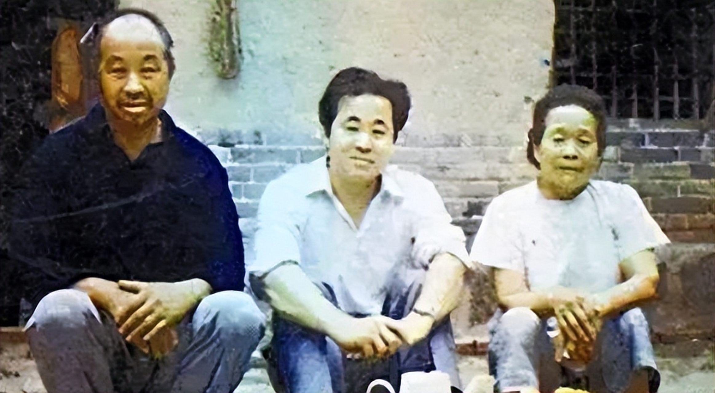 莫言父亲管贻范,当了一辈子生产队的会计,母亲高