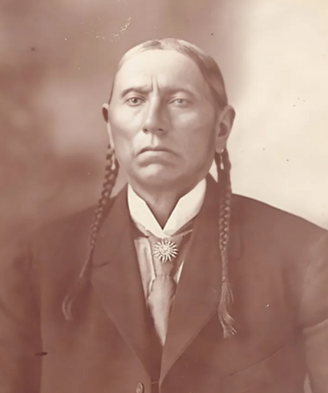 夸纳·帕克是印第安科曼奇人著名的部落首领,他在19世纪70年代带领族