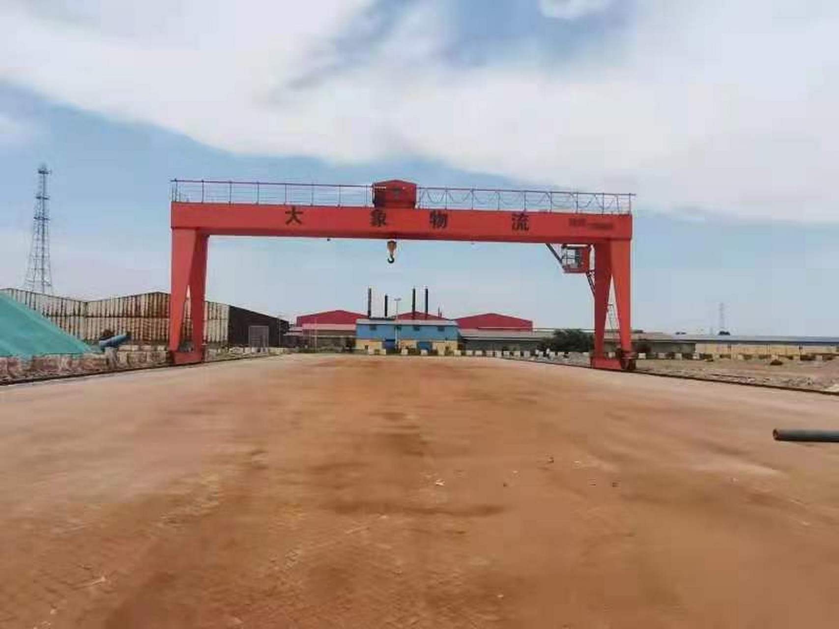 双梁龙门行车 在道路,桥梁和水利电力等建设施工中双梁起重机的使用