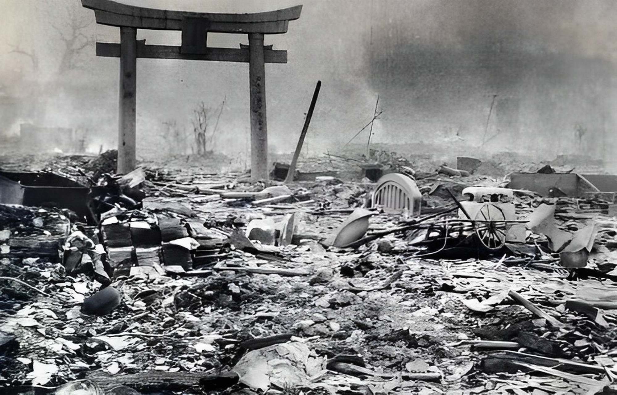 1945年在日本拍到一张恐怖照片,原子弹投向广岛后,产生了巨大的高温