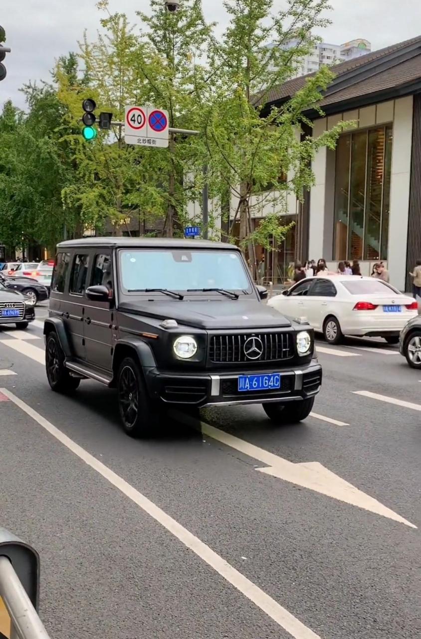 网友:路上看到,这辆大g好帅啊,一看驾驶员还是一