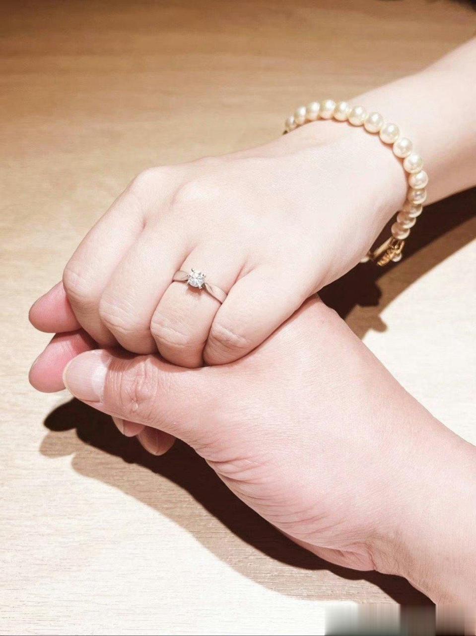 【台湾艺人马国贤今天正式与圈外女友登记结婚】 台湾艺人马国贤今天