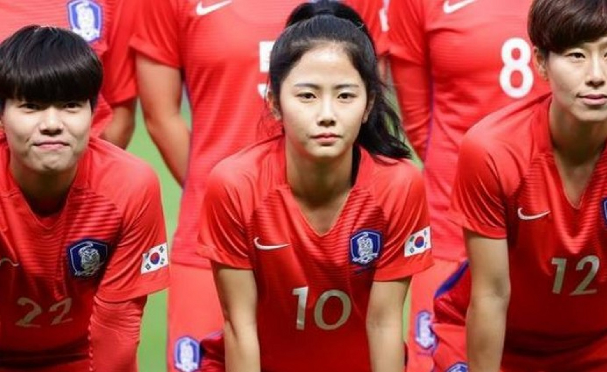 韩国女足球员李玟娥在ins上晒出婚纱照,宣布自己已和庆南fc球员