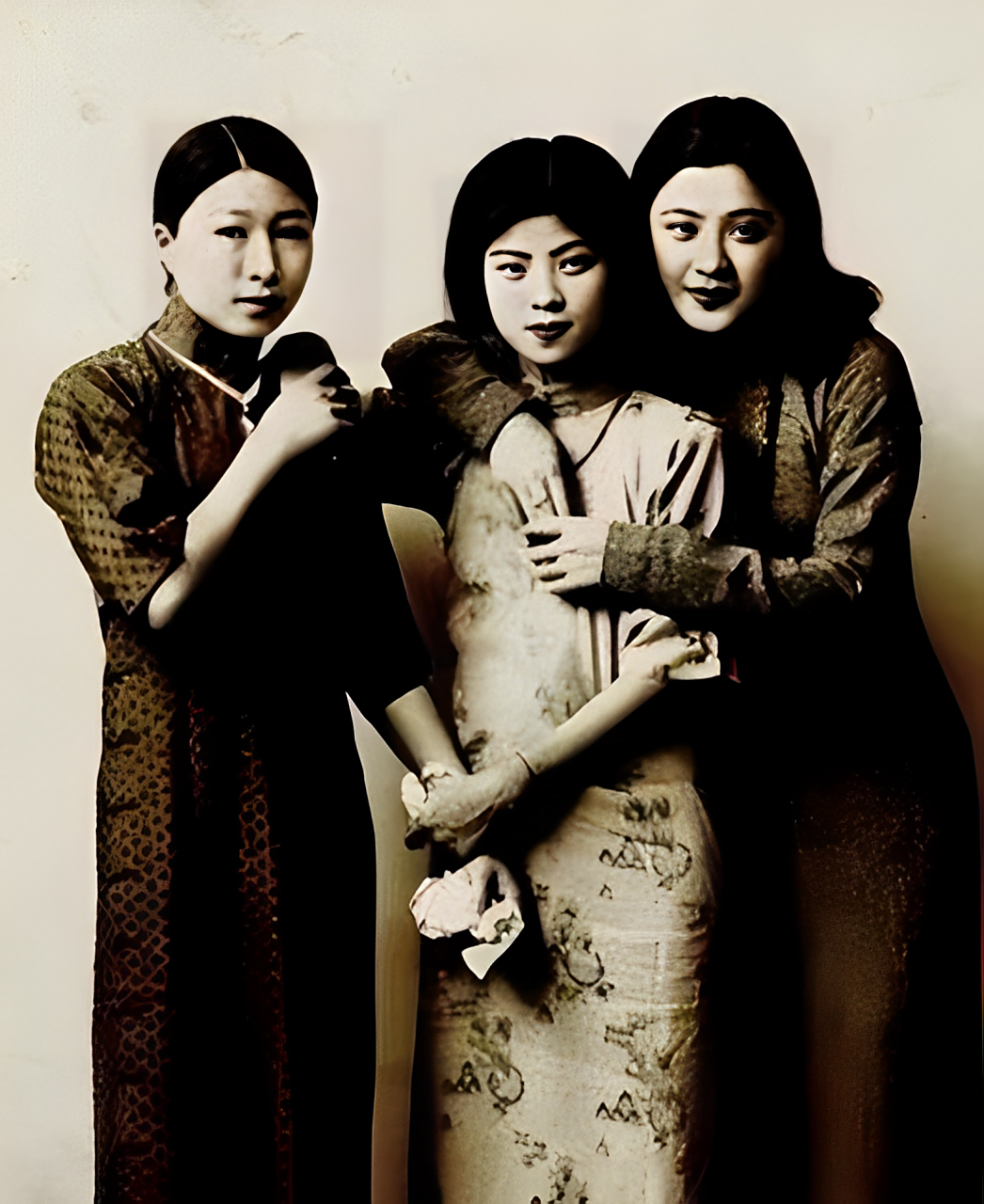 他根本不了解张侠魂!然而,令人惊讶的是!他很快就同意了这桩婚事!