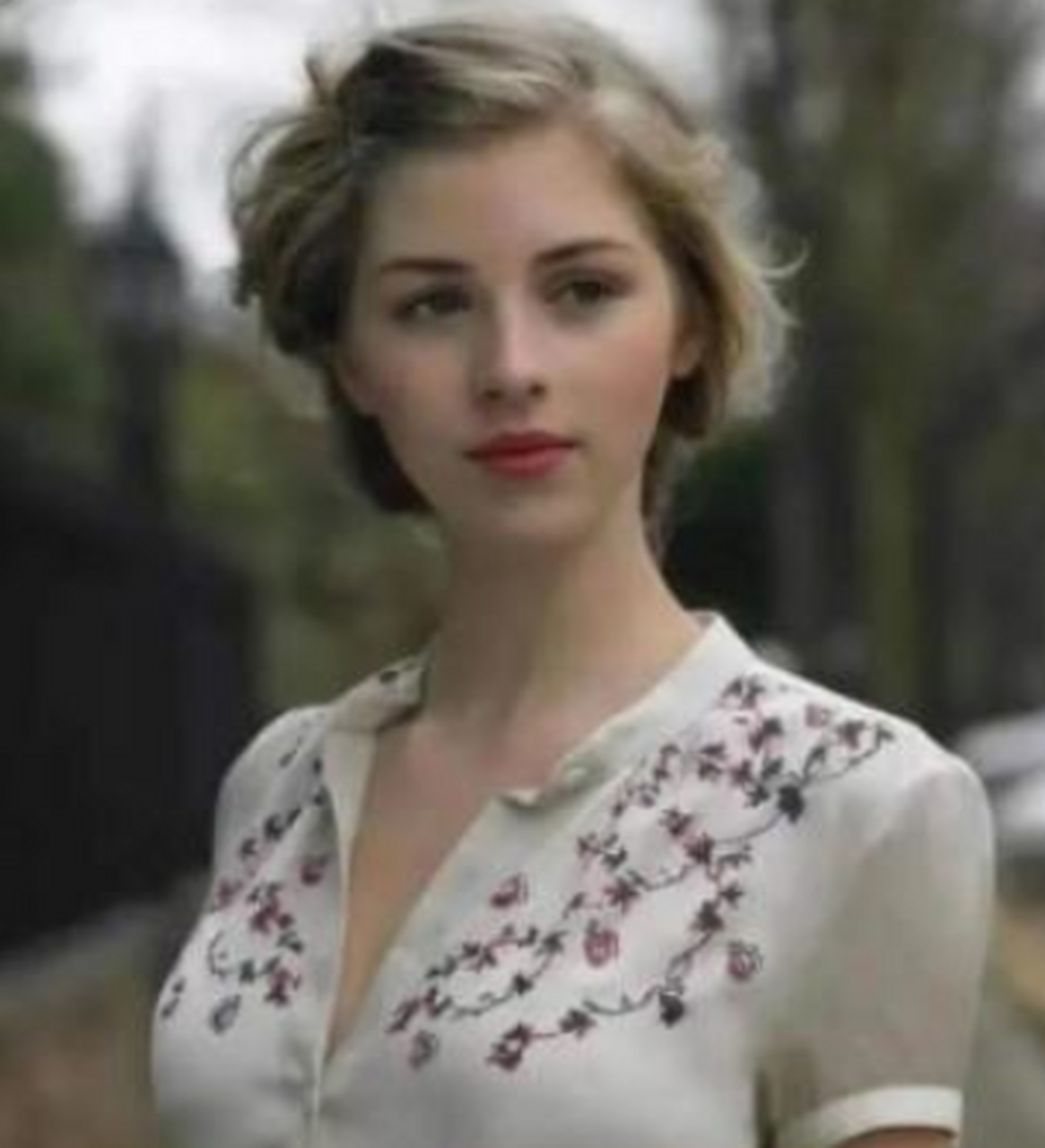 伊娃很生气,但看到是名人,也就释怀了.