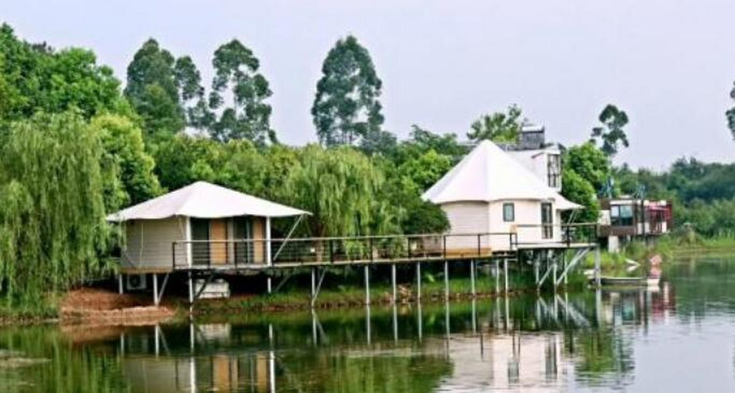 天府庄园,位于四川省成都市青白江区城环路福洪乡幸福村.