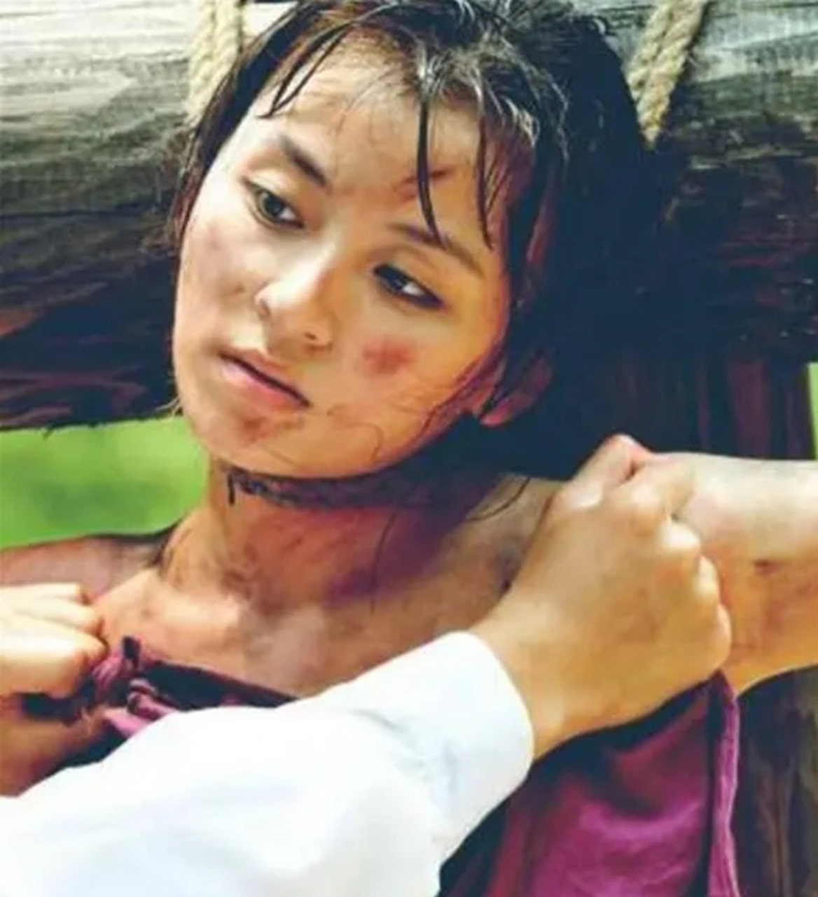 1797年,20岁的王阿从跳进火海却被清军拖了出来,刽子手对她凌迟了2657