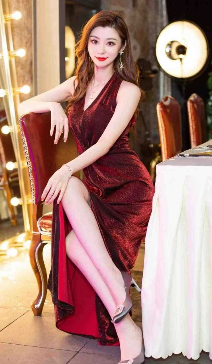 王牌女郎费费,漂亮的举牌女郎