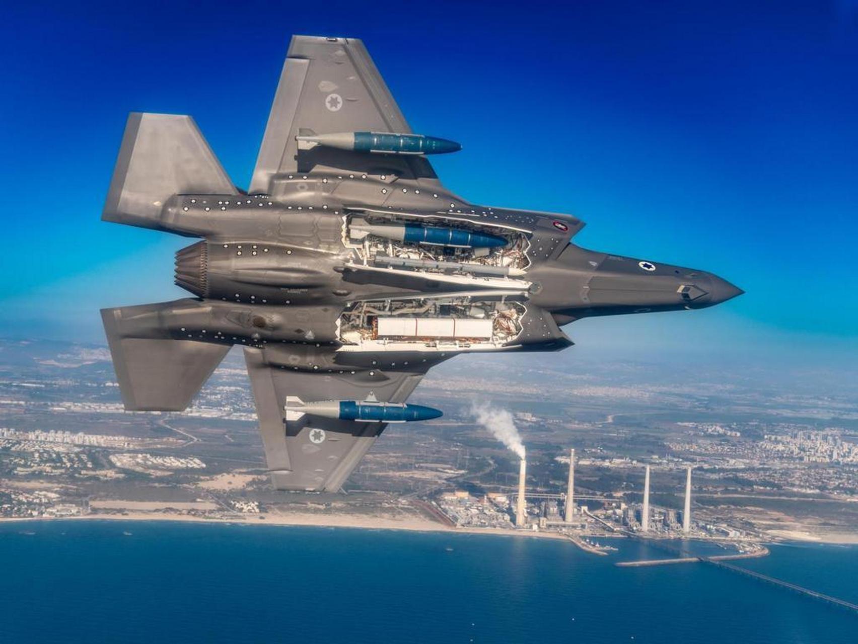 以色列空军f-35隐形战斗机配装的gbu-31 jdam模拟弹,巴基斯坦空军枭龙