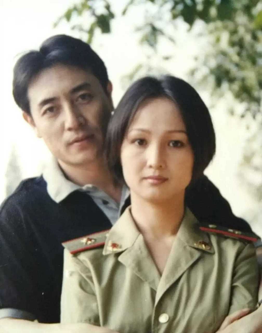 沈琳以前还曾当过兵,夫妻俩一直很恩爱,零绯闻,祝福他们一直幸福