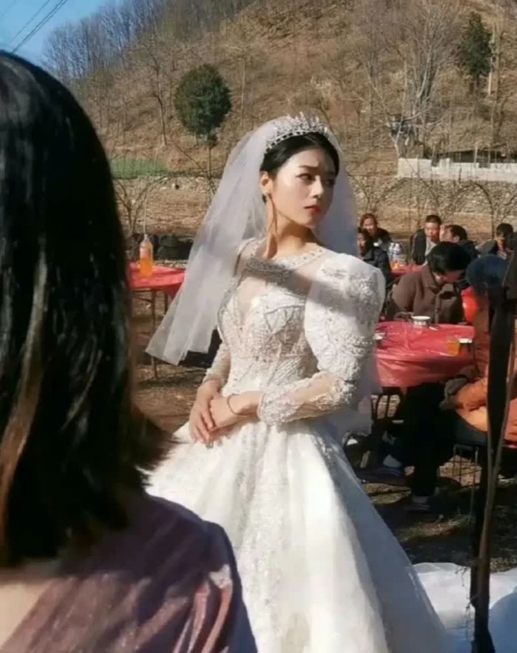 农村婚礼现场,新娘真美!哈哈哈哈[大笑][大笑]#搞笑