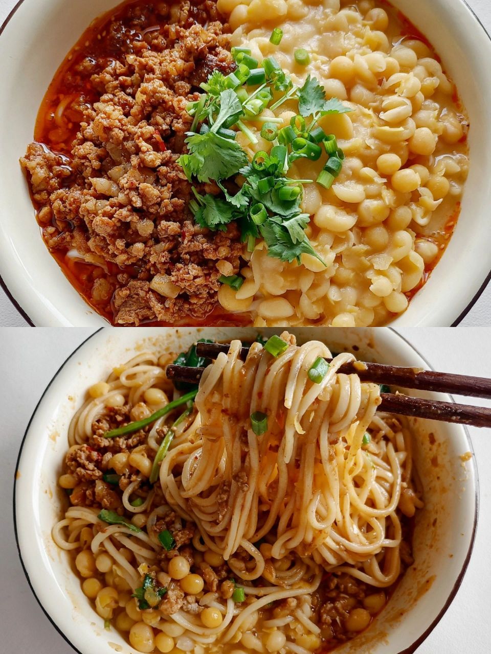 这碗豌杂面一定要趁热吃,快速拌开,清香绵软的耙豌豆和香浓醇厚的杂