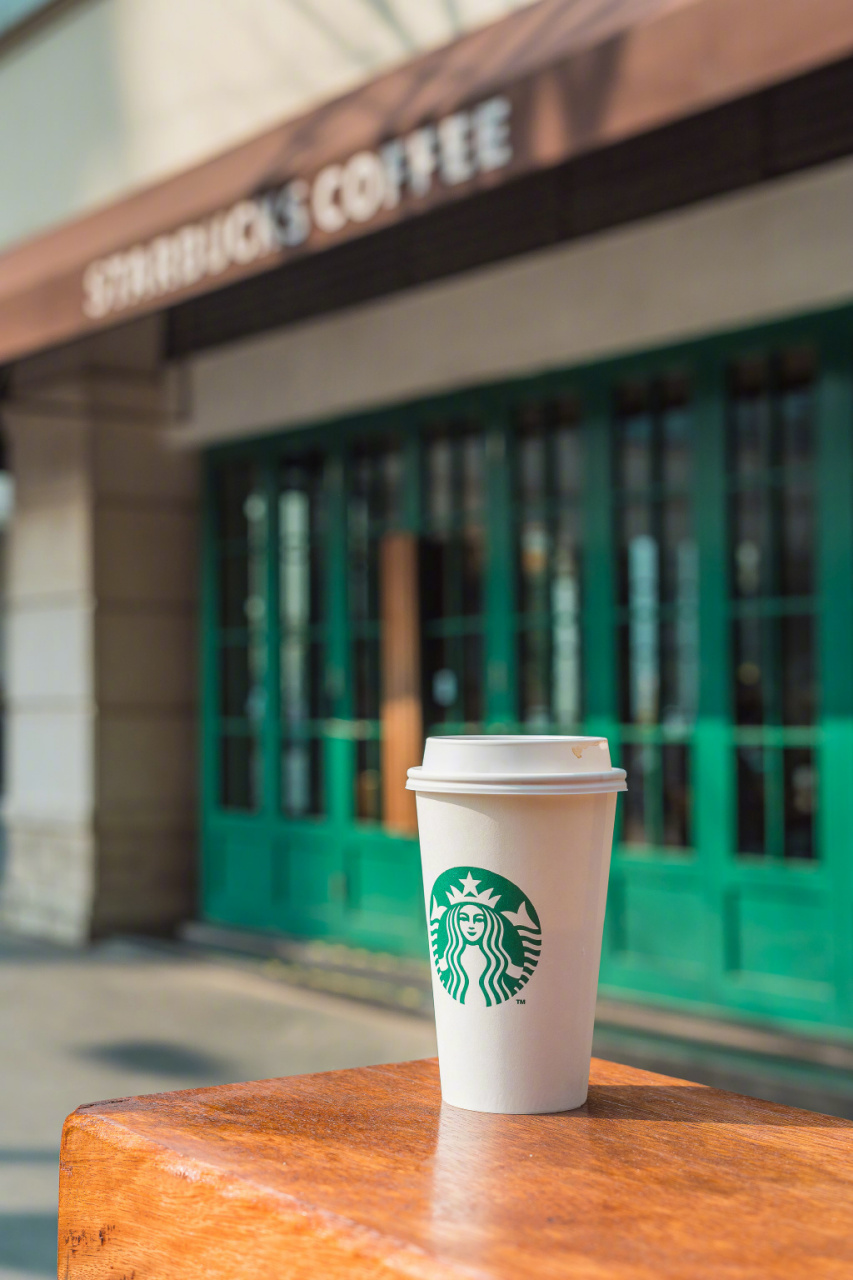 【#星巴克上海外卖重新接单#】#解封我的第一杯星巴克# 5月16日,位于