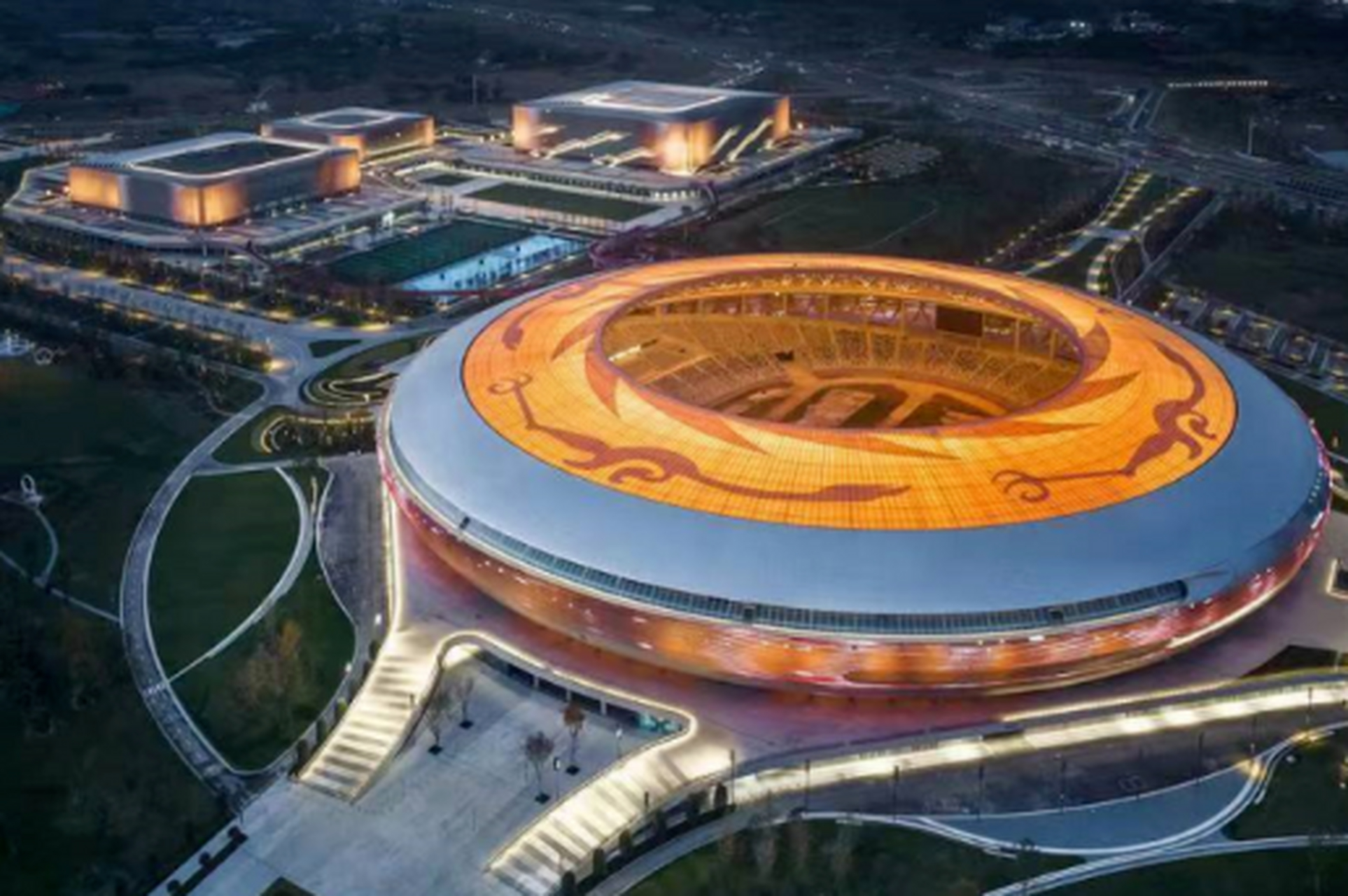 作为此次成都全大运会的核心场馆,东安湖体育公园主体育场肩负着举办