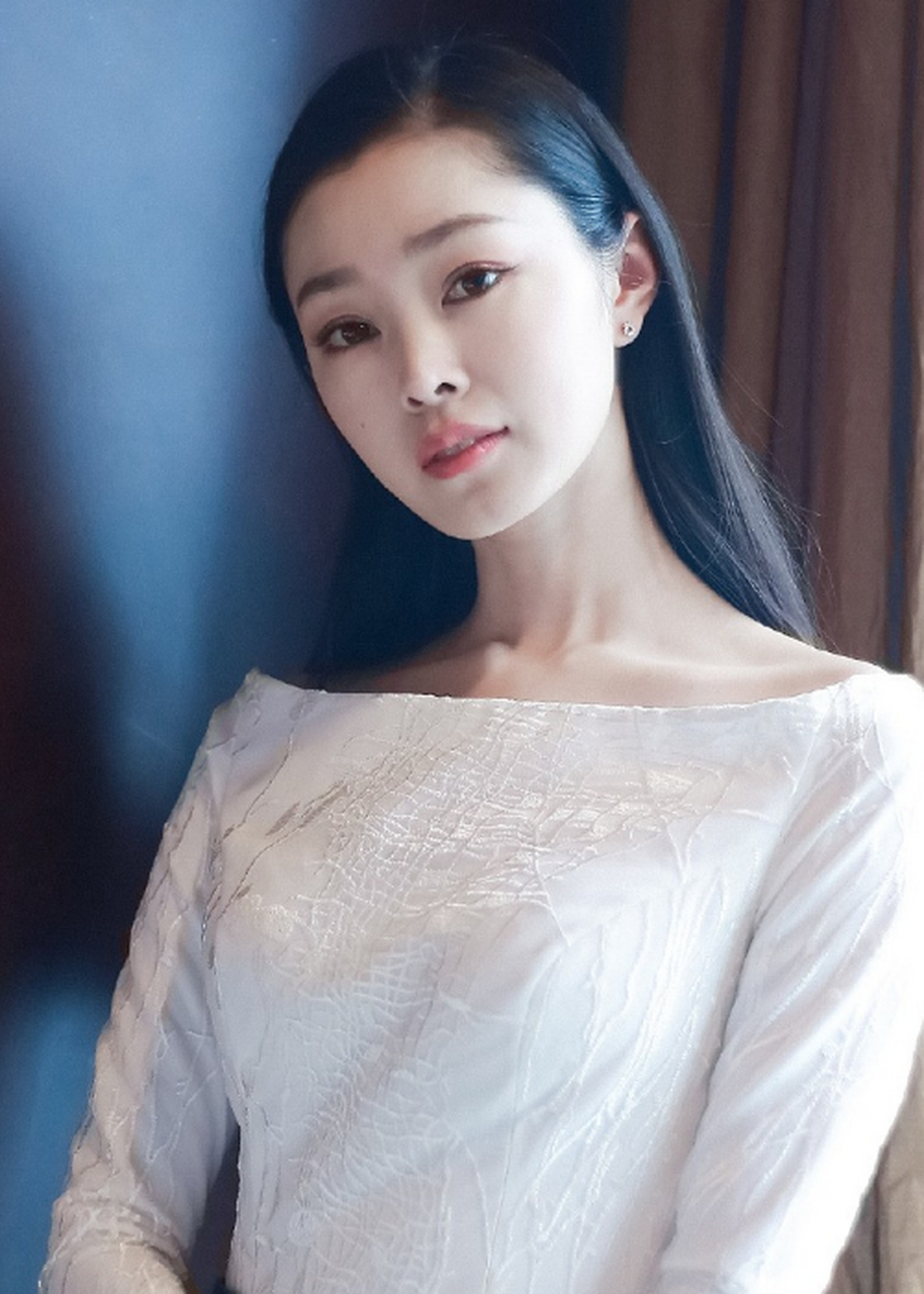 宋轶简直就是旗袍女神,伪装者中旗袍的扮相已经让人惊艳了.