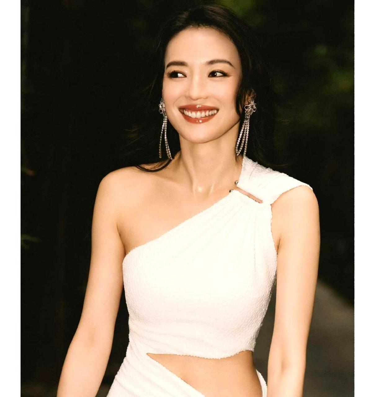 舒淇的笑容明媚灿烂.