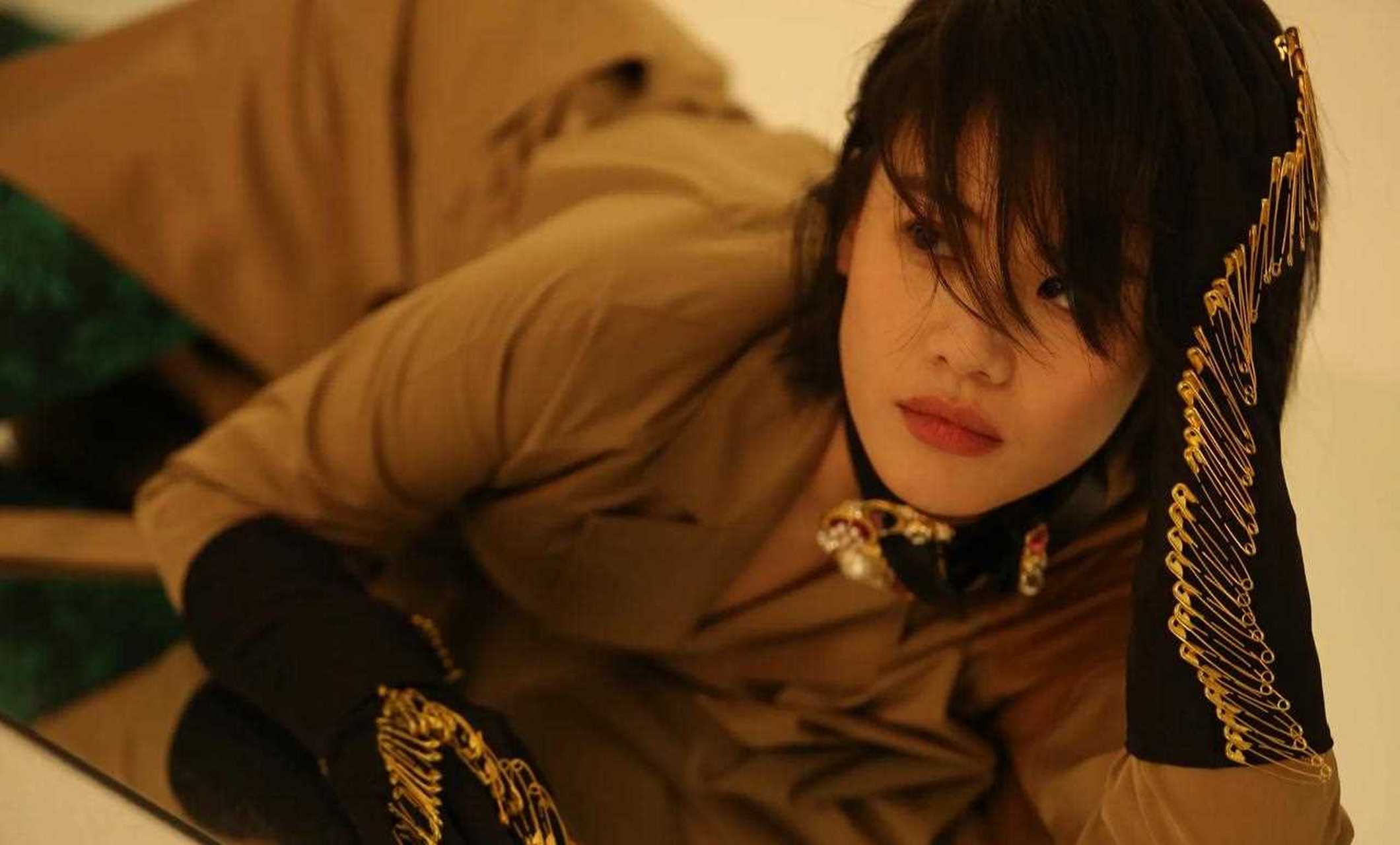 马思纯写真花絮,这绿色长靴好夸张