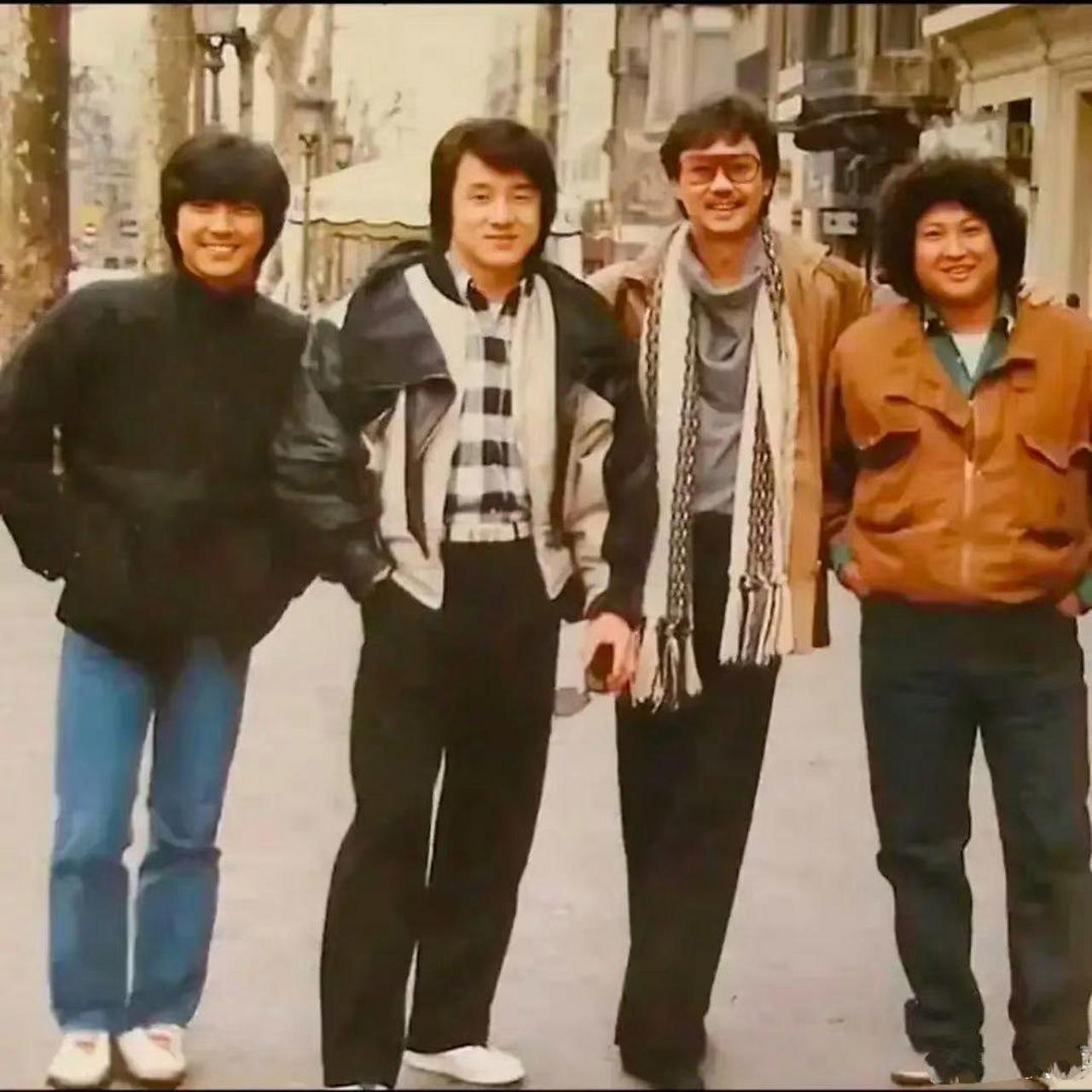 70年代,80年代的潮流打扮,这4位太帅了,看洪金宝大哥那头发炸天呀!