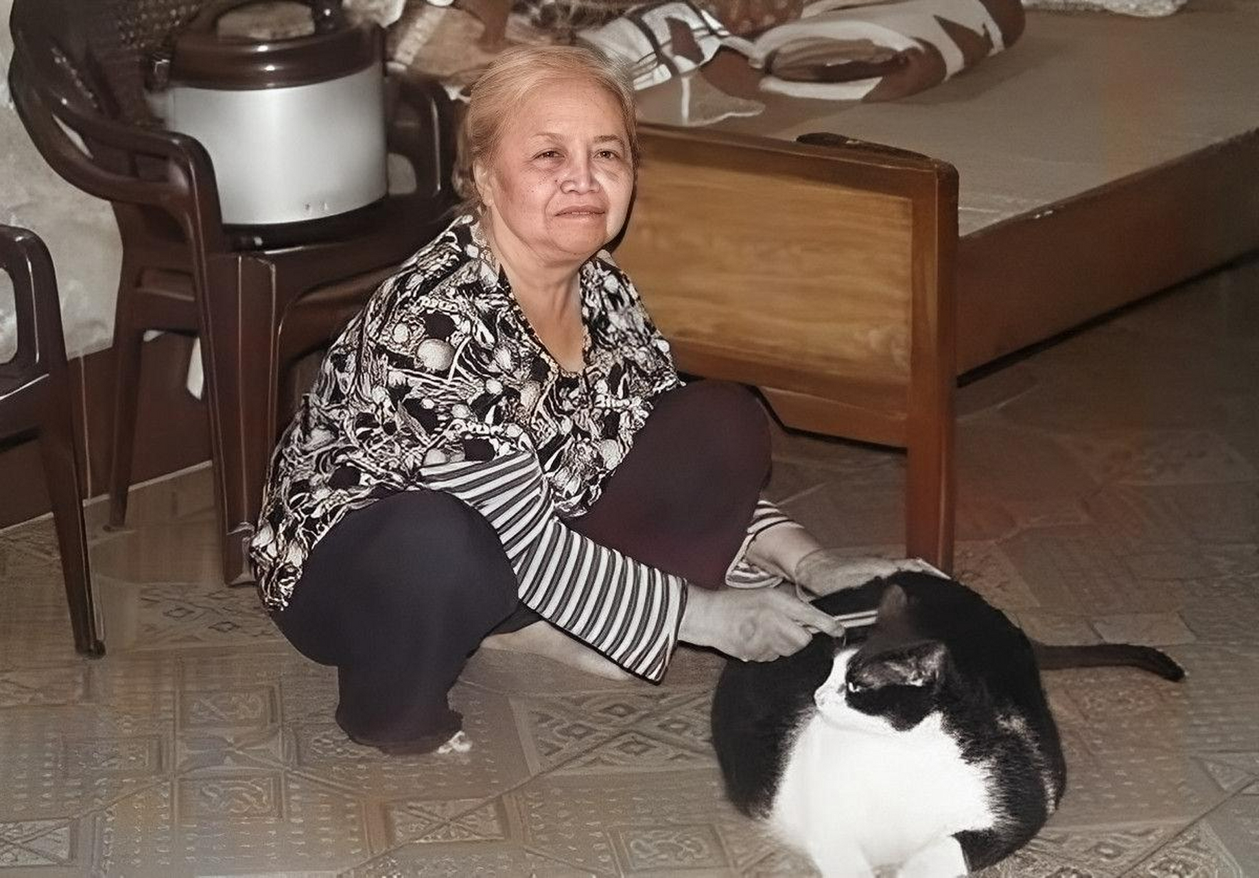 陈氏一直把猫视为家人,她认为,想花高价买猫的人只是出于好奇,坚持