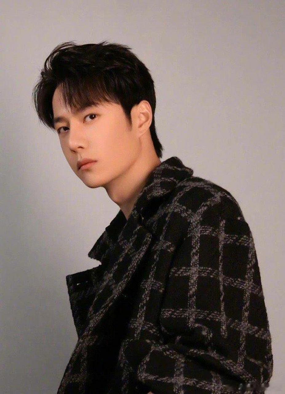 【程潇也在打高尔夫 之前有人爆料过和王一博俩人一起打球……】 程潇