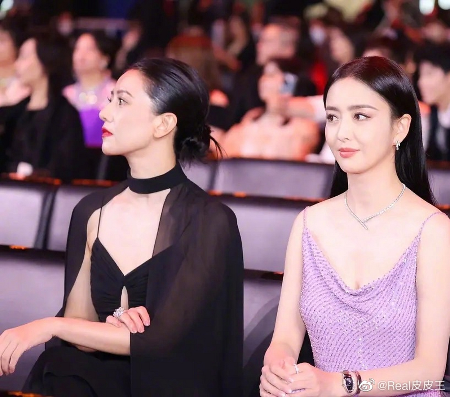 佟丽娅vs高圆圆,合影高贵优雅,你觉得谁赢了?