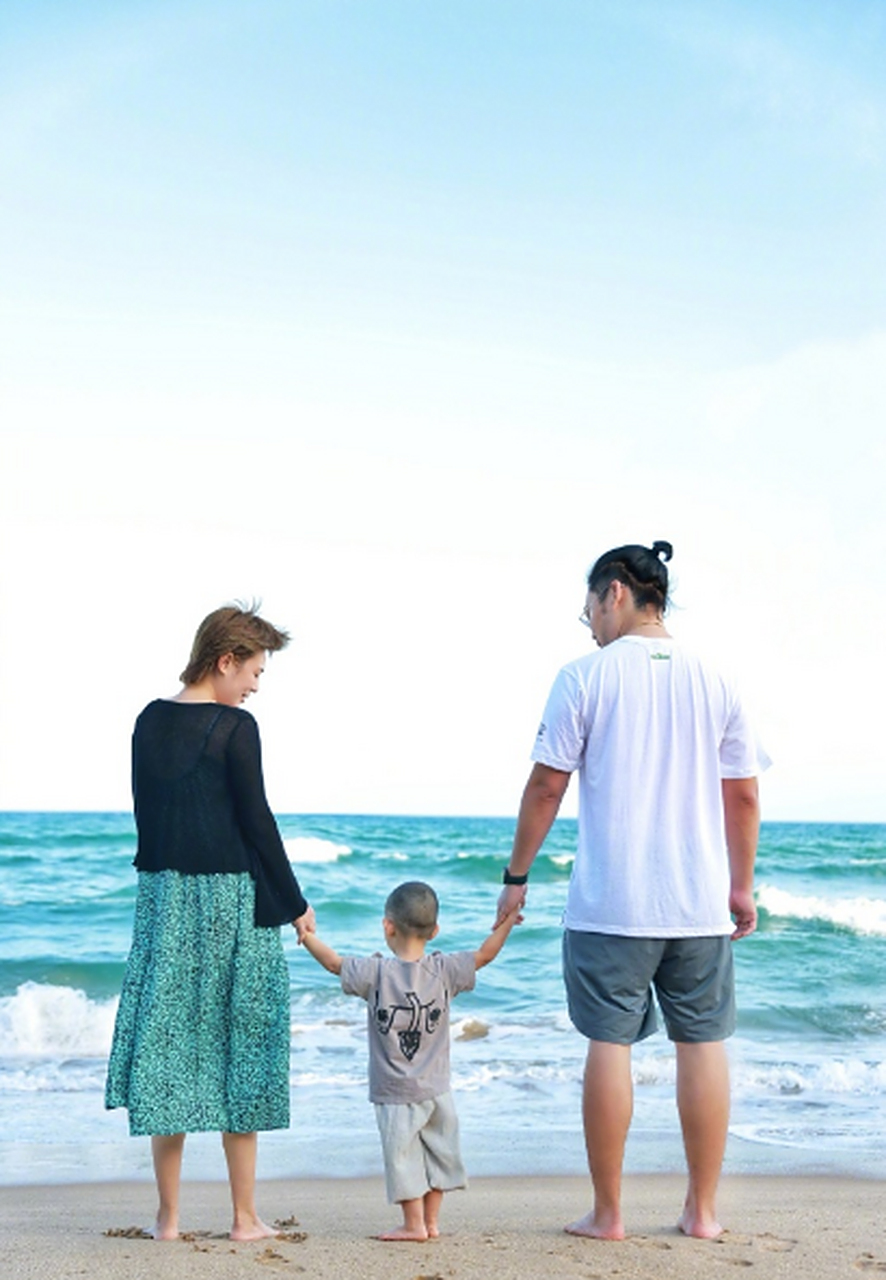 马丽一家三口出门逛商场 许文赫怀抱孩子贴心满分呀