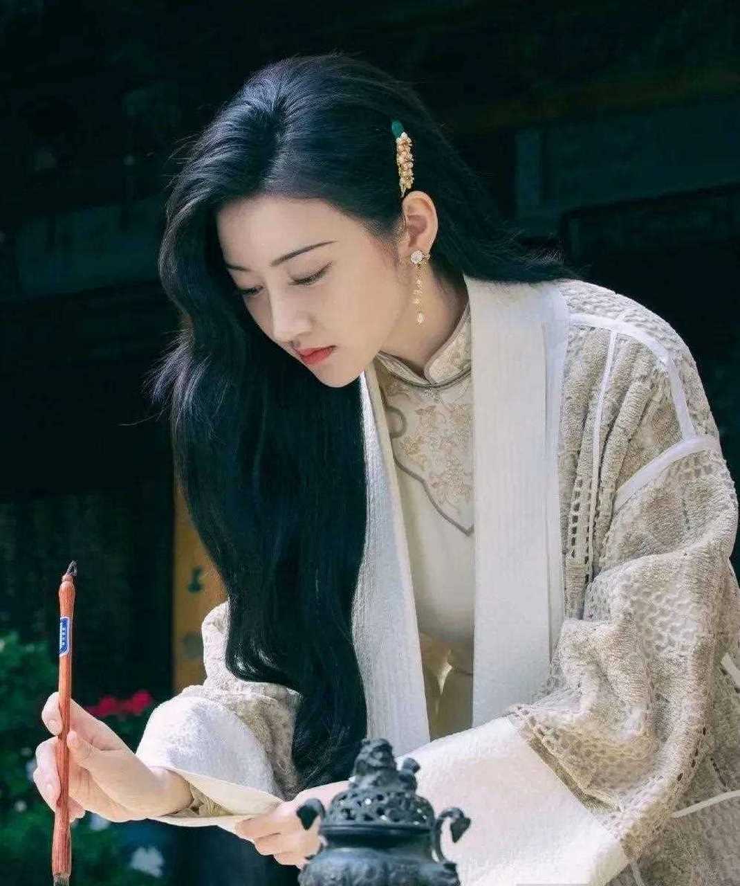 "司藤裙"这么美,大概是真的没法拒绝!