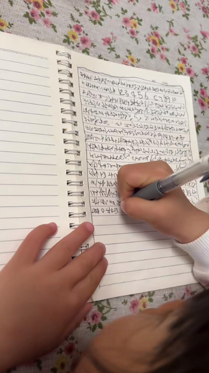 你们猜这是几岁孩子写的字[左捂脸],你能看懂写的啥算我输