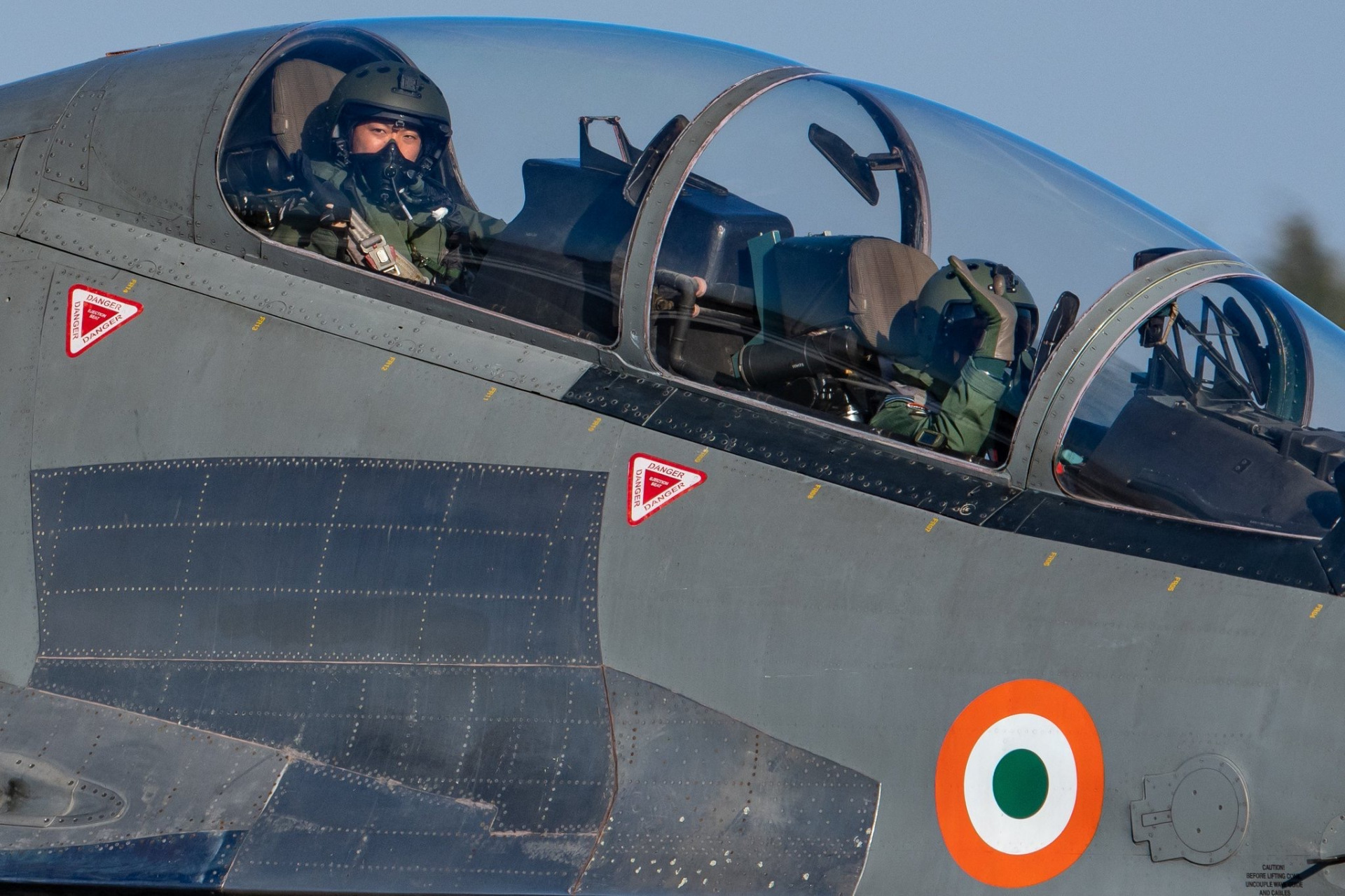 印度空军苏-30mki战斗机和日本航空自卫队f-2b战斗机对比,前者是印度