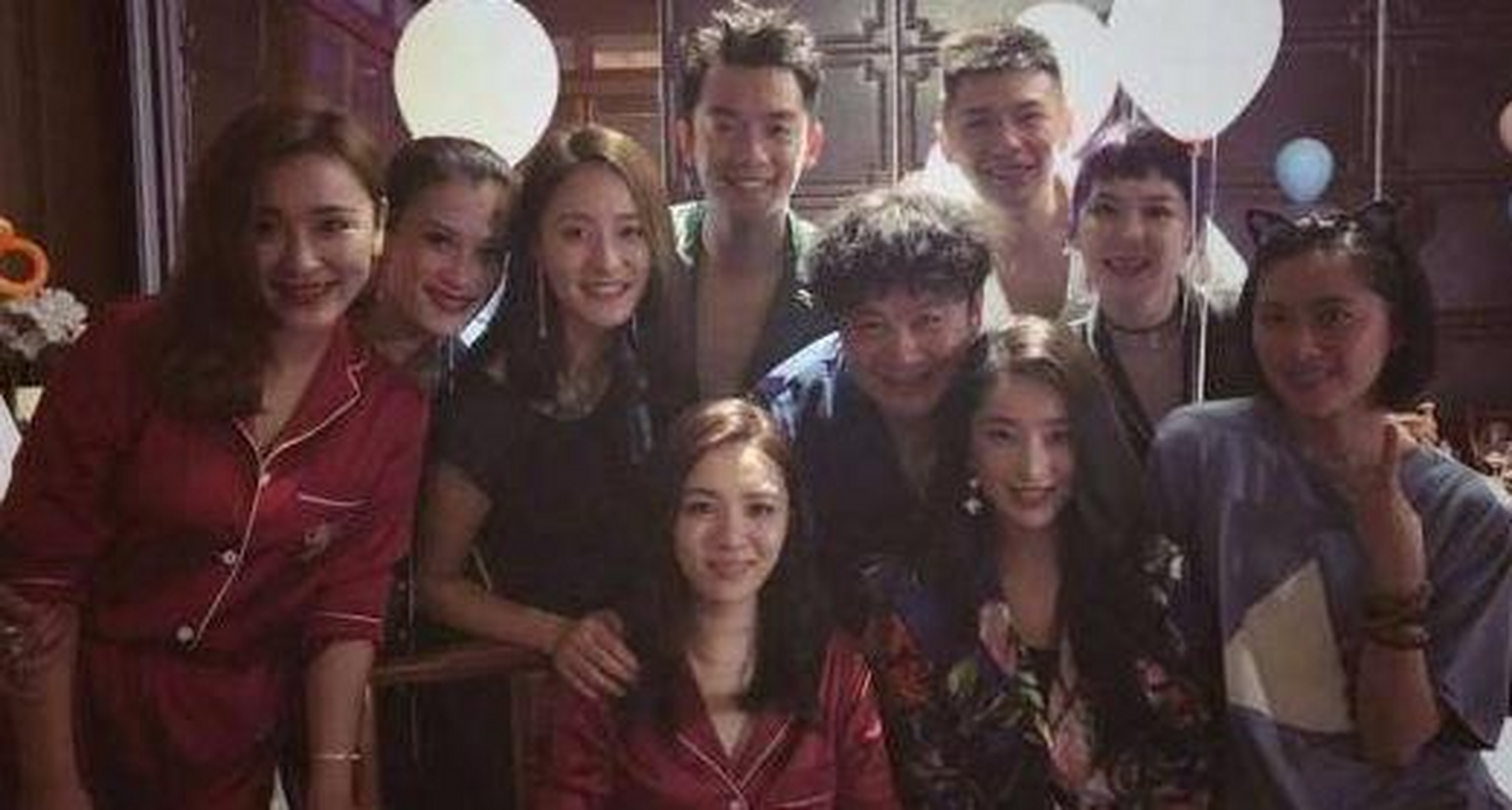 在《我们相爱吧》中,程晓玥的母亲更视郑恺为女婿,并且对两人进行催婚
