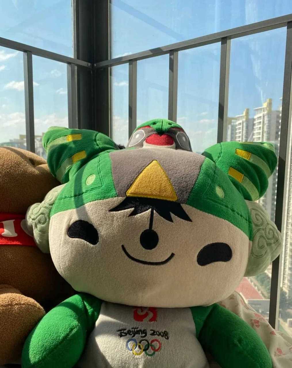 奥运会吉祥物,应该有80cm(好像要6-700大洋)看到妮妮的眯眯眼就心情好