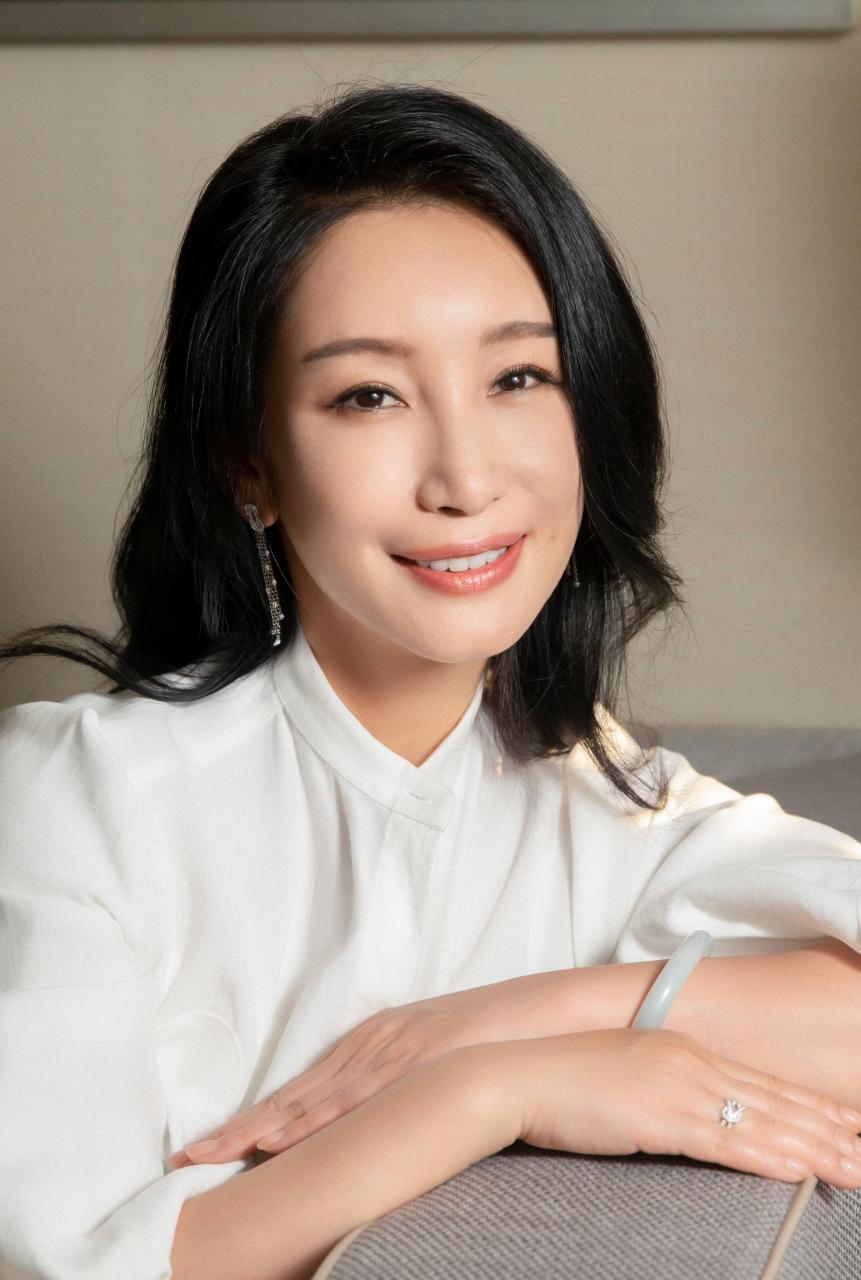 当年,秦海璐和身价20亿的李厚霖同居4年后,正思考要不要嫁给他时,却