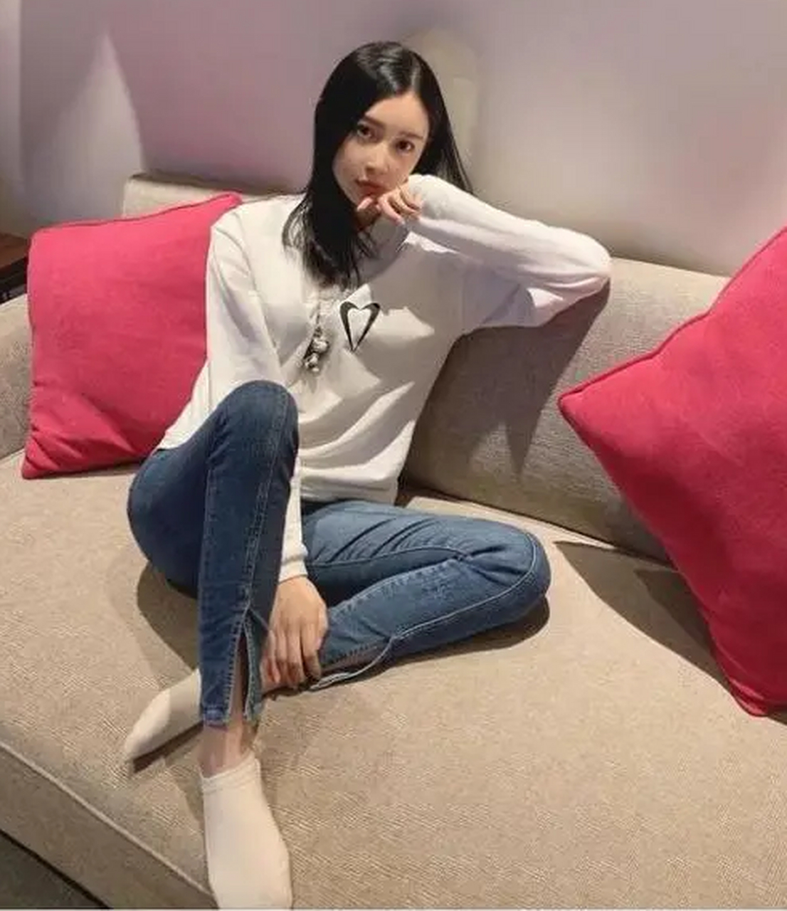 【潘玮柏妻子晒婚戒】潘玮柏妻子luna云宣婚后首晒美照,隐隐约约可以